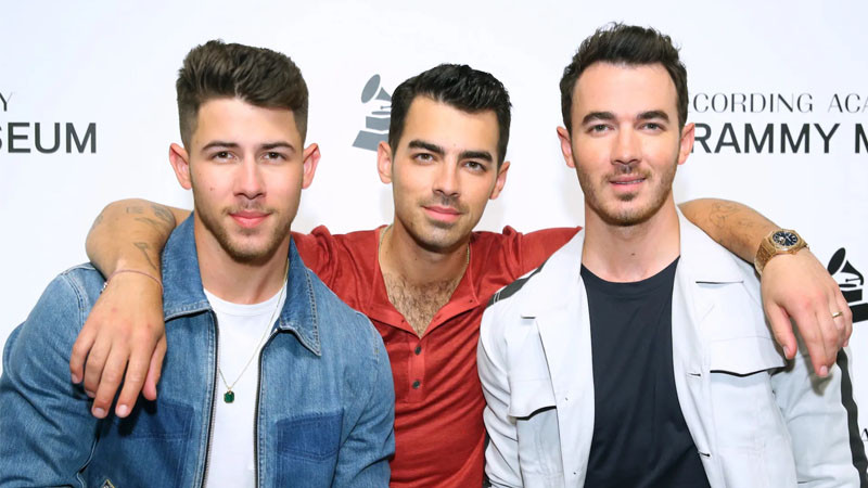  Joe Jonas says his brother Nick’s decision to break up the Jonas Brothers hit him like a ‘tsunami’