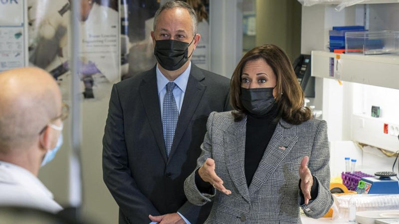  Kamala Harris was banned for using ‘French accent’ to French scientists while touring Pasteur Institute lab