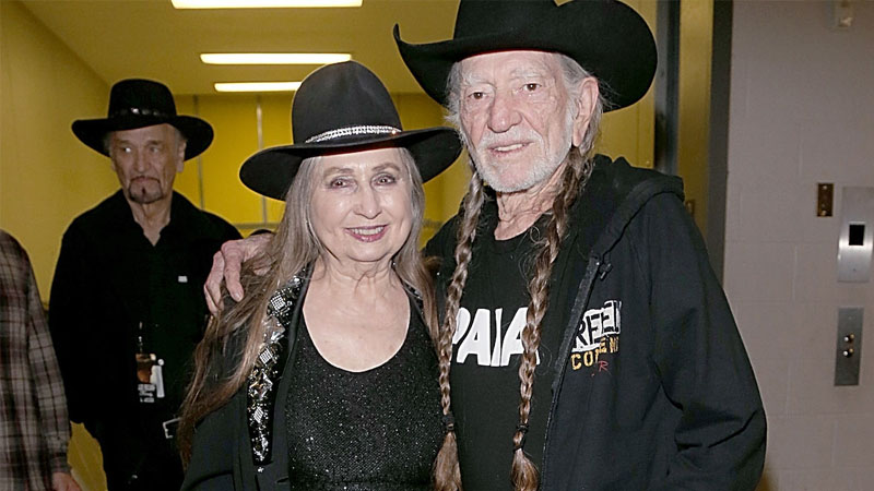  Willie Nelson Announces Bobbie Nelson’s Death on Instagram: ‘Our Hearts Are Broken and She Will Is Deeply Missed’