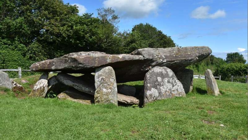  Archaeologists Carry Out First-Ever Excavation of Tomb Linked to King Arthur