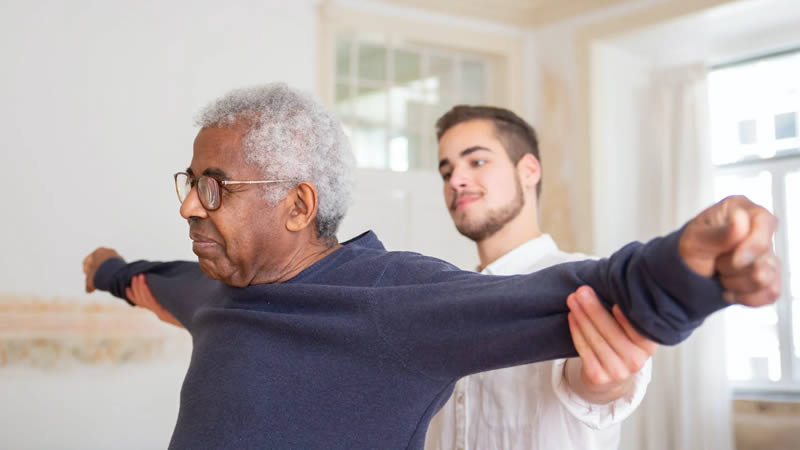 A Guide to Preserving an Aging Parent’s Dignity