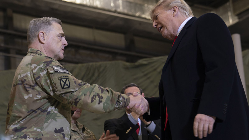  Donald Trump tries to shake hands with a military man who doesn’t reciprocate (video)