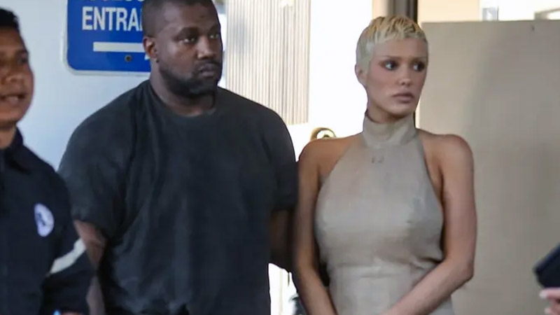  Kanye West Makes Desperate Moves to ‘Sweet Talk’ Bianca Censori’s Mother