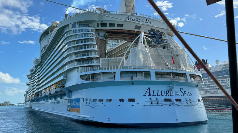  Teen Dies After Falling From Cruise Ship Balcony While En Route to Bahamas
