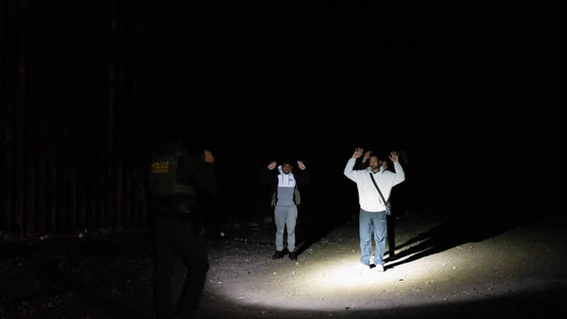 Texas state arrests deport migrant