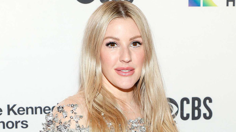  Ellie Goulding gets intimate with man amid failing marriage with Caspar Jopling