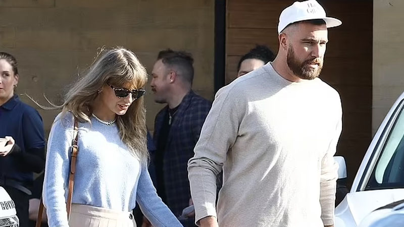  Taylor Swift and Travis Kelce seen having intense conversations during Nobu date